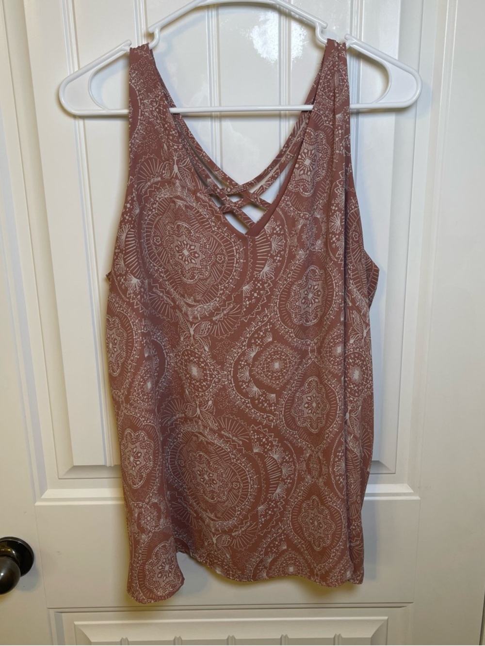 Maurices Women’s XL Dusty Rose Paisley Crisscross V-Neck Tank Lined Blouse
